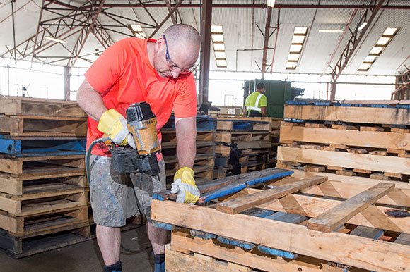 re constructing secondhand pallets